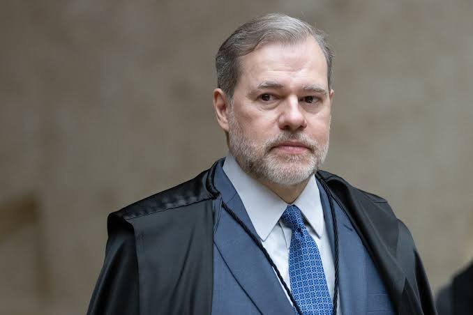 STF rejeita ação de Flávio Bolsonaro contra André Janones por ofensas nas redes sociais