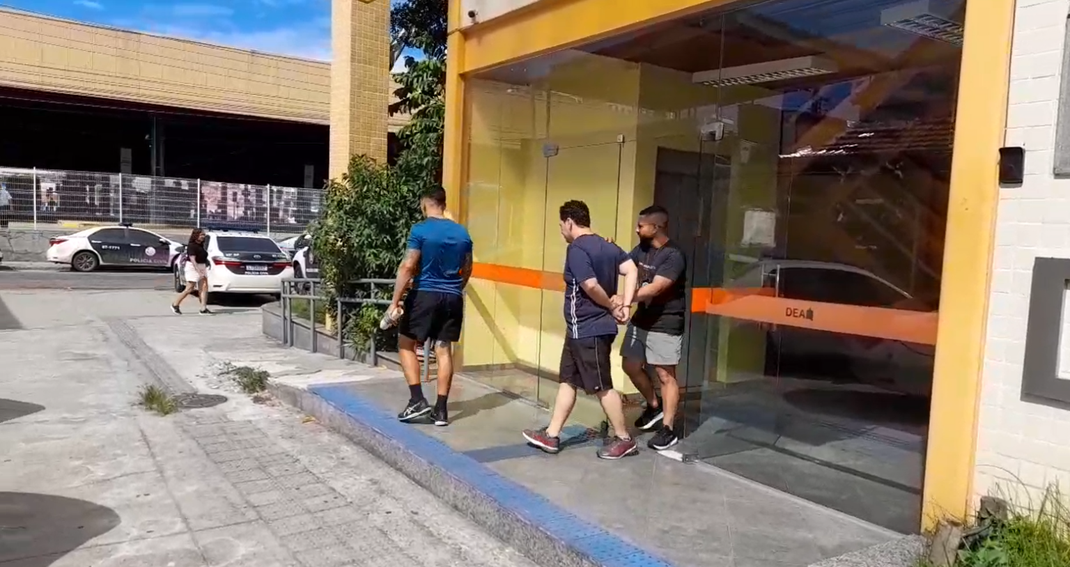 Homem é preso por perseguição e violência psicológica em Nova Iguaçu
