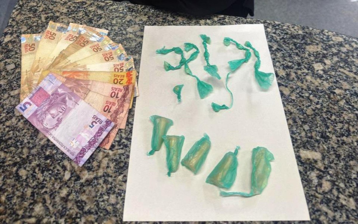 PM prende dois suspeitos e apreende drogas em operação na Linha