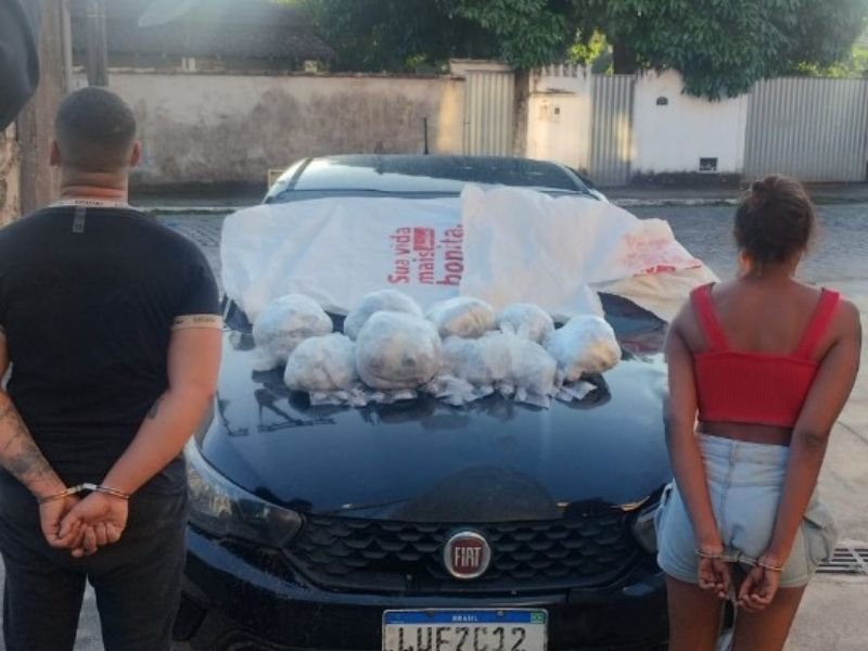 Polícia acha carro com 2kg de drogas que fugiu de abordagem em Rio Dourado