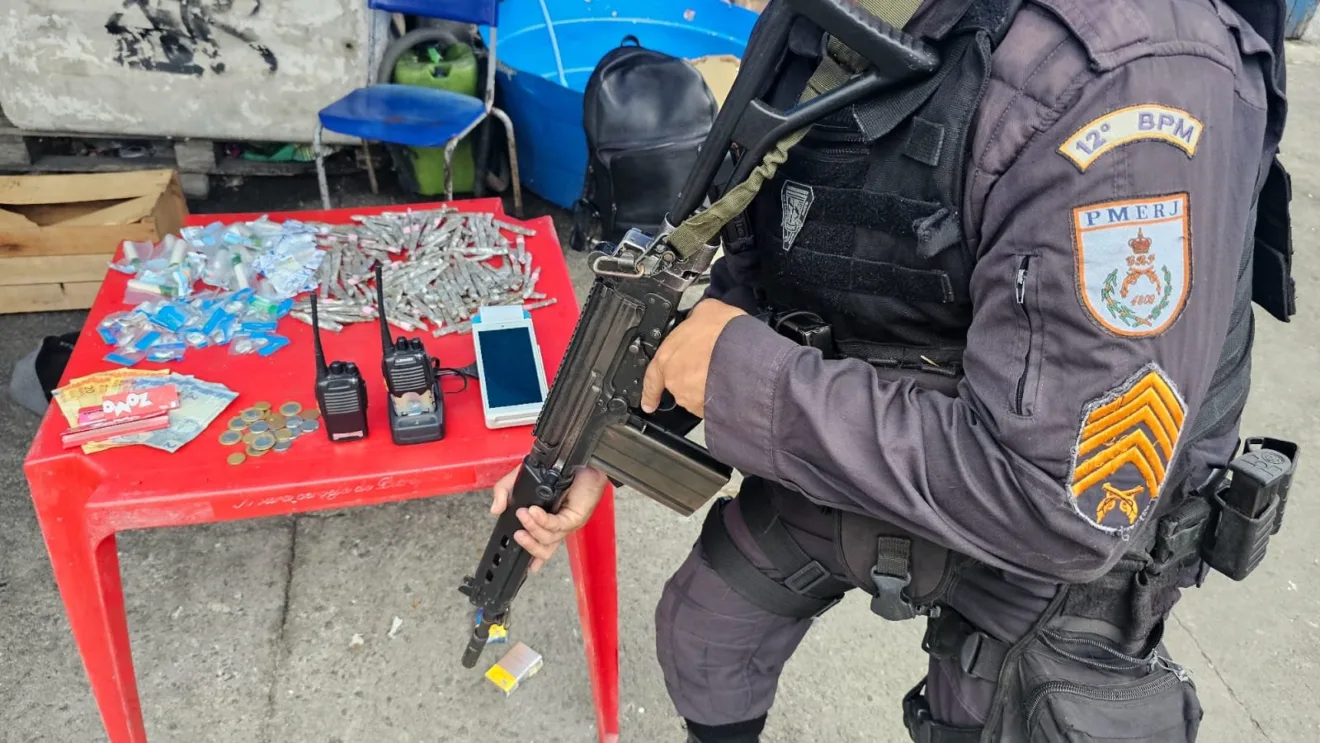 Polícia encontra máquina de cartão usada para pagamento de drogas em Niterói