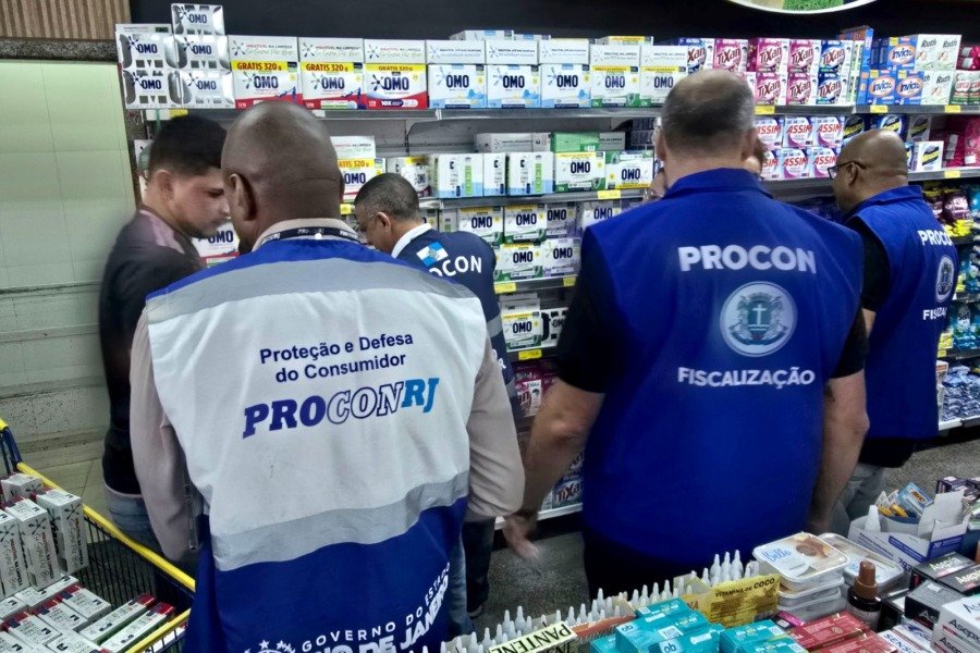 Polícia Militar e Procon-RJ realizaram ação de fiscalização contra sabão em pó falsificado em Macaé