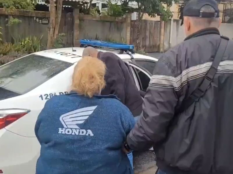 Foragida da Justiça é presa pela 128ª DP na Cidade Beira Mar, em Rio das Ostras