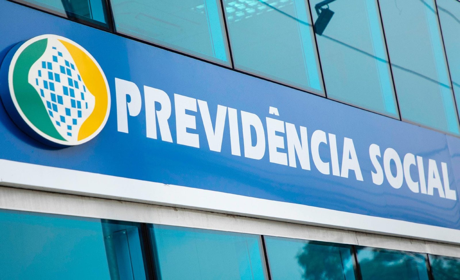 Associações vinculadas ao INSS registram repasses milionários a empresas parceiras