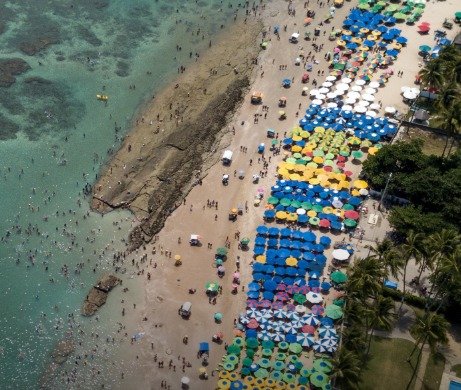 Porto de Galinhas enfrenta denúncias de abusos, conflitos e ausência de fiscalização na orla